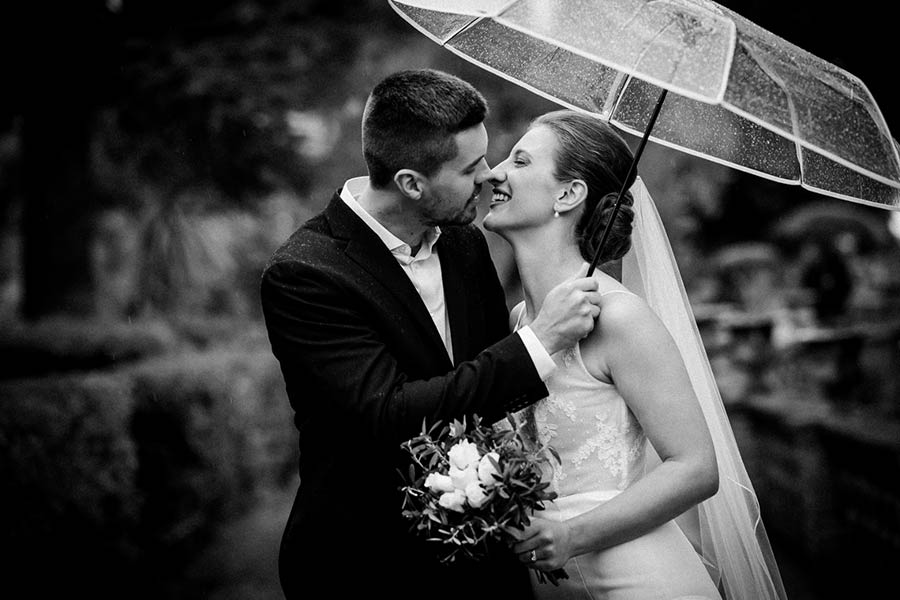 Newlyweds in the rain – Event in Sicily